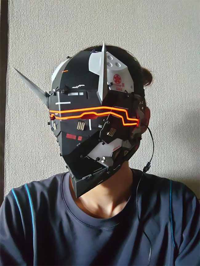 Kerajinan Seniman Jepang Masker Setan Cyberpunk yang Luar Biasa